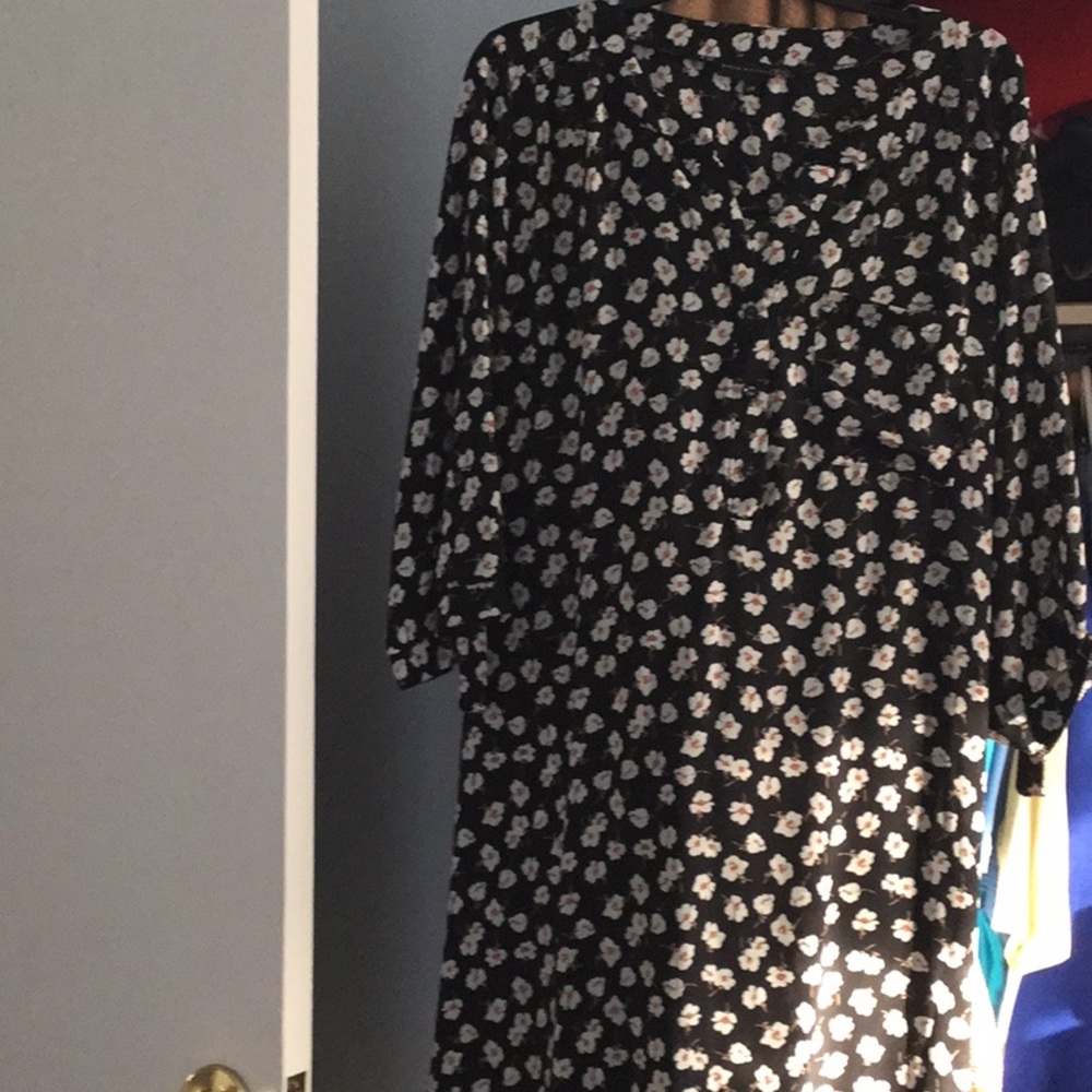 2XL Black shirtdress with white floral details